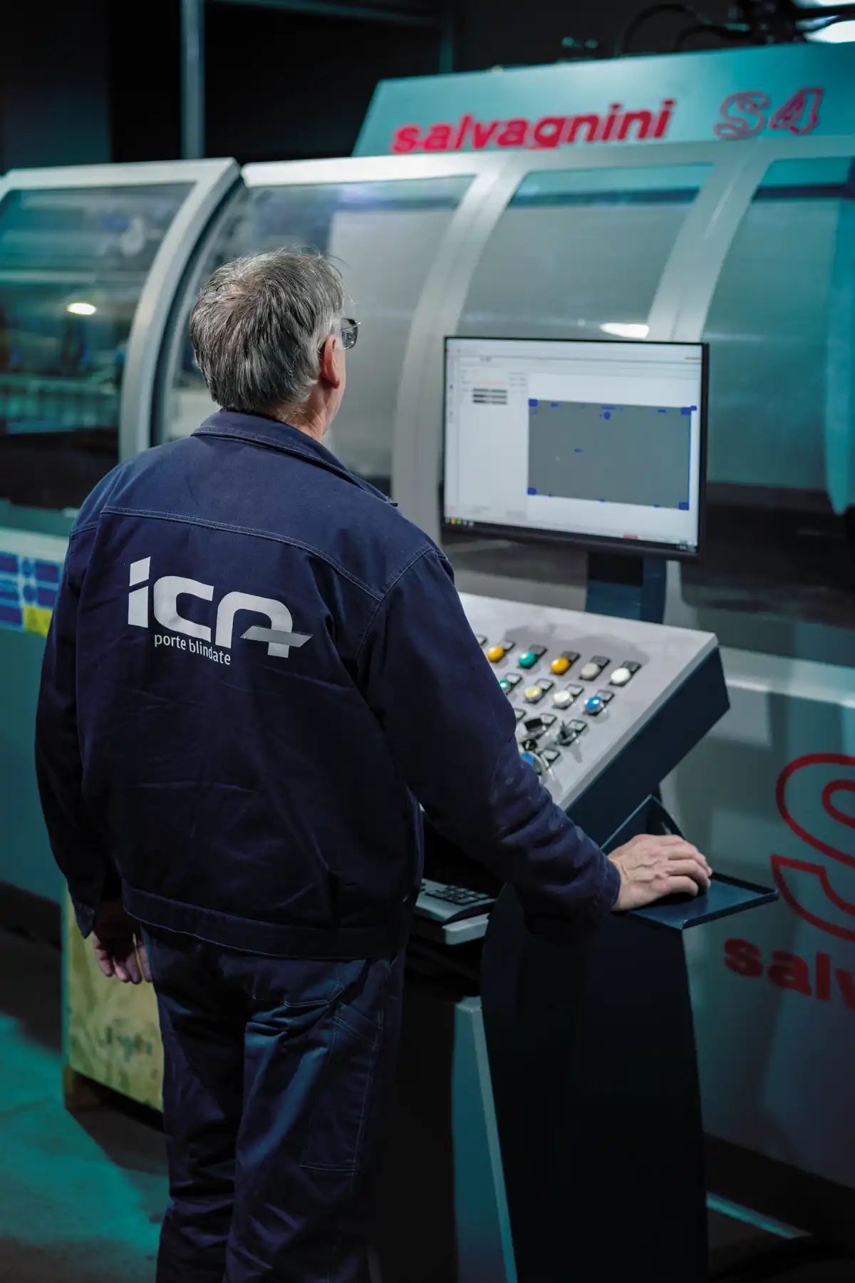 operaio ICA porte blindate operaio ICA porte blindate